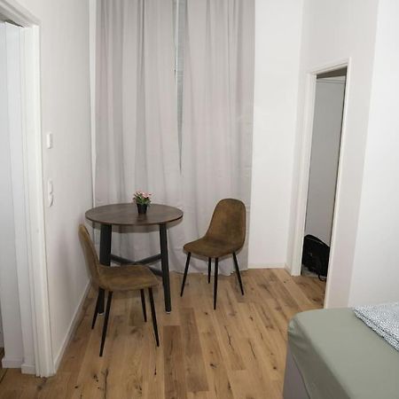 Rrooms Smart Appartement Wina Bagian luar foto