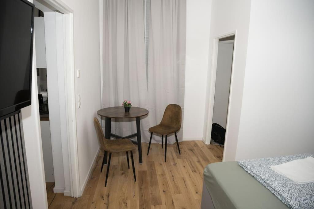 Rrooms Smart Appartement Wina Bagian luar foto