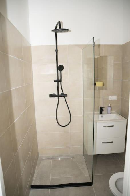 Rrooms Smart Appartement Wina Bagian luar foto